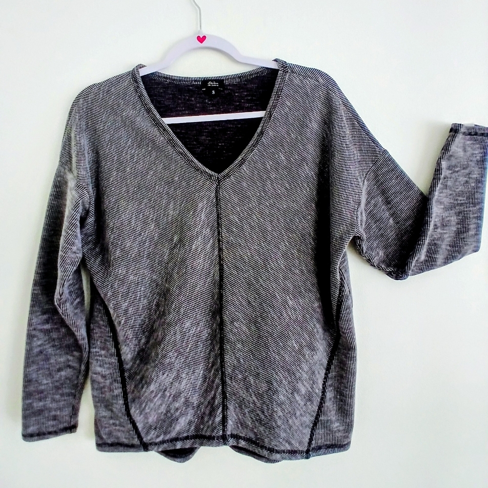 STORM los angeles Vneck cozy pullover sweatshirt top Long slv Sz S ( fits Med)